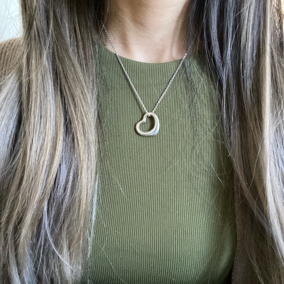 Tiffany and Co Open Heart Necklace from the Elsa Peretti Collection - Picture 2 of 6